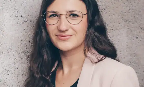 Was mir an der Zusammenarbeit mit Coatrain besonders gut gefallen hat, war die Begleitung durch unsere Lehrcoaches Johanna, Ingo und Sofija, die auf jahrzehntelange Erfahrung zurückblicken können. Von ihrem umfassenden Wissen und ihrer Praxisnähe konnten wir enorm profitieren.